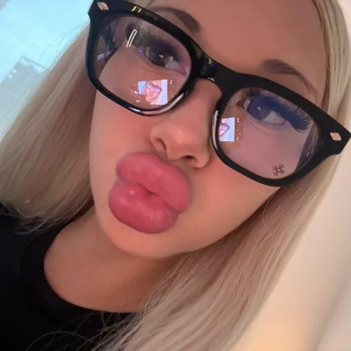 You want a kiss ? by boccador7516