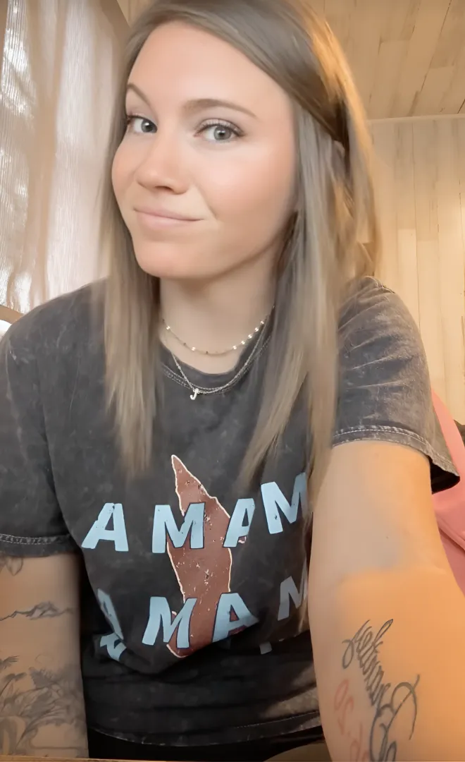 You wouldn't get bored with a thick blonde  posted by SweetEchloXO