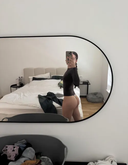 You’d definitely want to explore this booty, right? ;p by nibloomm