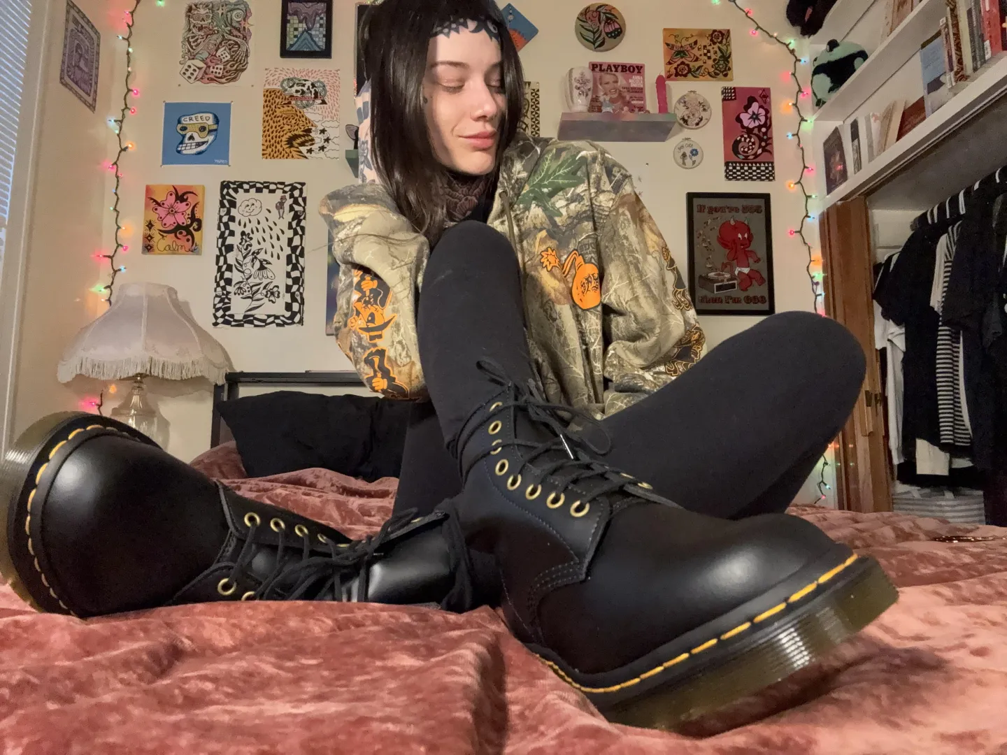 Your alt foot babe is waiting posted by savestheheckinday