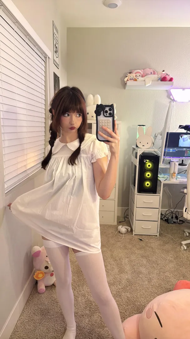 Your cute nerdy girl next door posted by Smeepsi