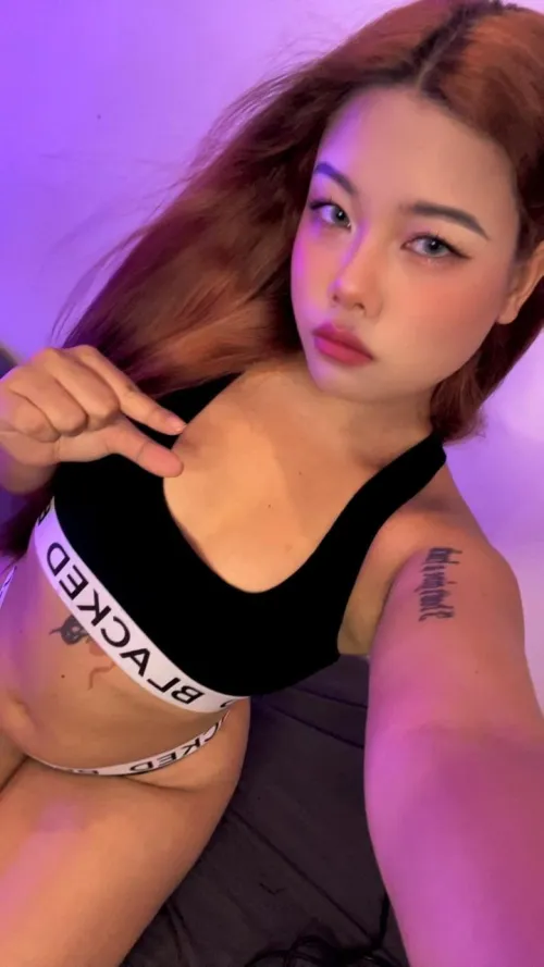 your GF sends you snaps like these.. whats your first reaction?? by ParamedicAble810