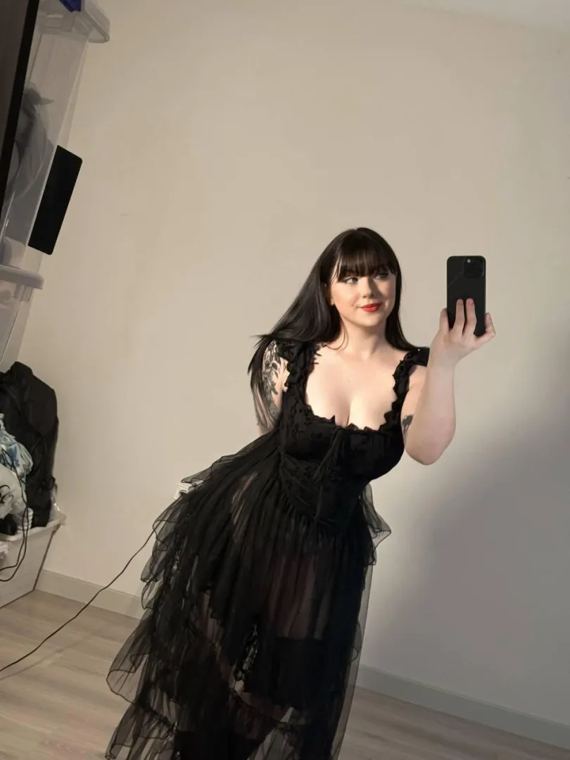 Your goth princess is curious on how the date would end posted by VelvetKisssy