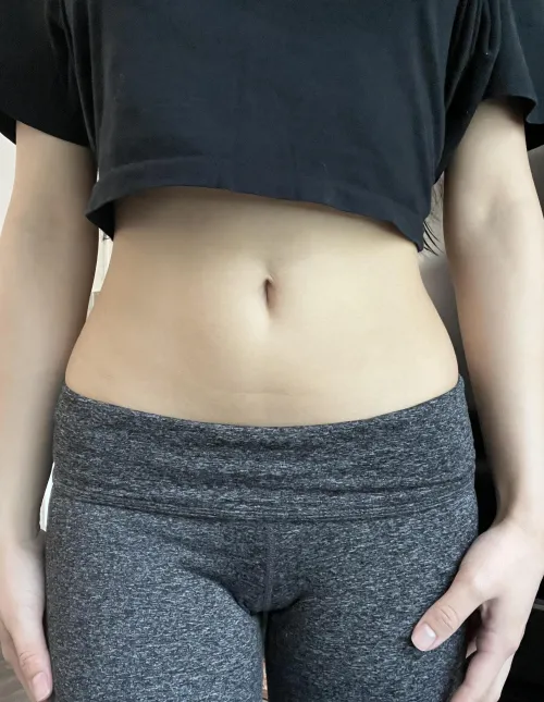 Your hands were made to go on my midriff by Dreamy_Emi