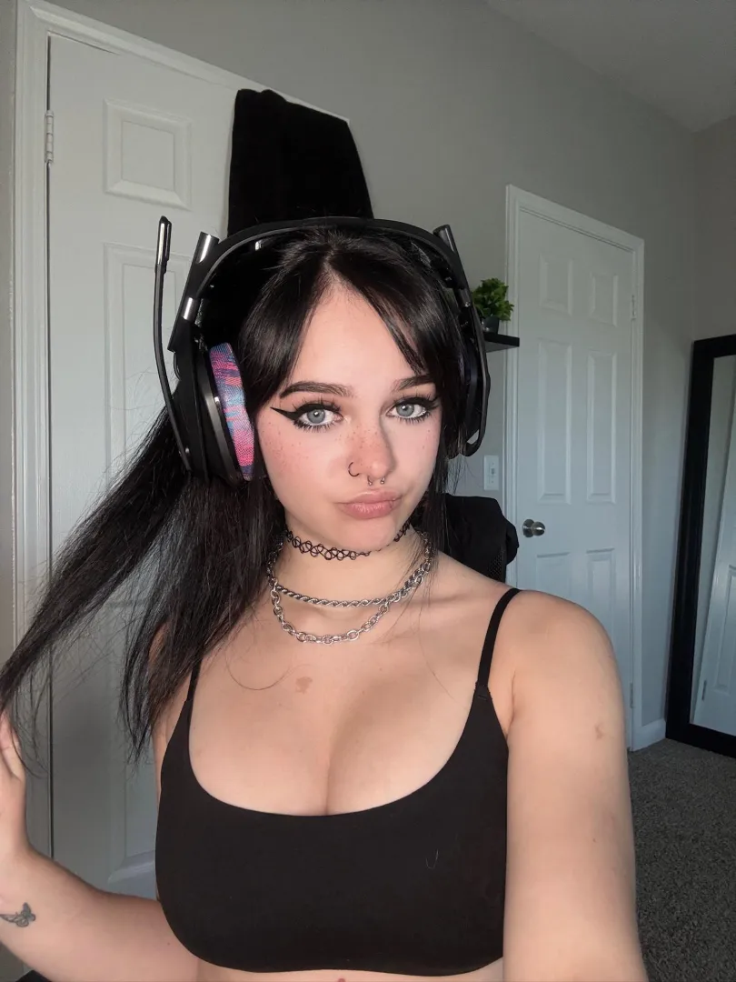 your naughty gamer slut posted by stellablazeee