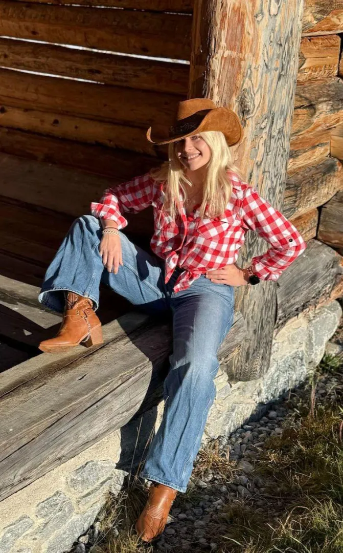 your pretty farm partner posted by RafflesiaRhythm