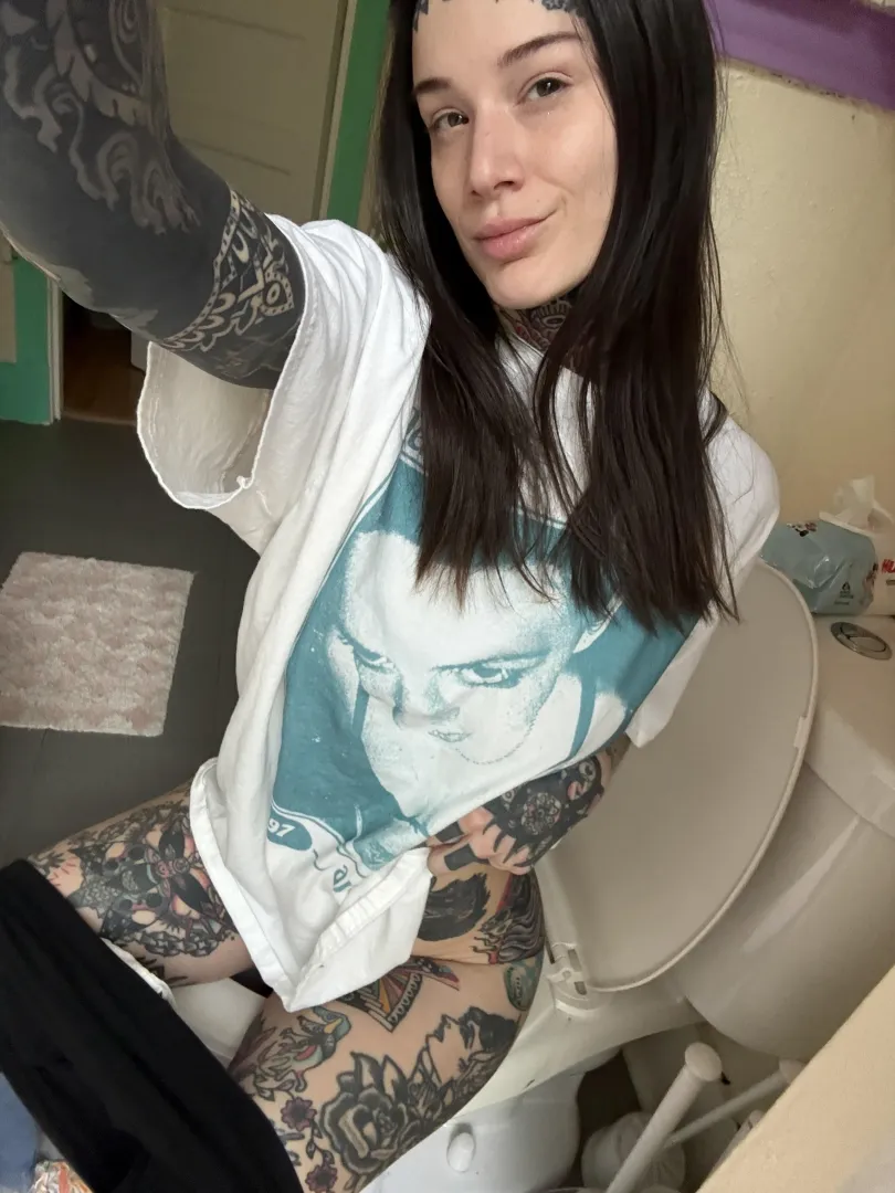 Your pretty toilet princess posted by savestheheckinday