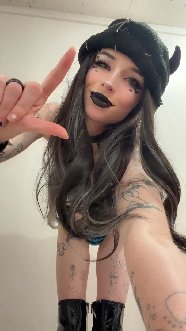 Your queen has been sick this last week, so you need to amp up the obsession, just to make me feel better posted by Goddess-KaylaLavigne