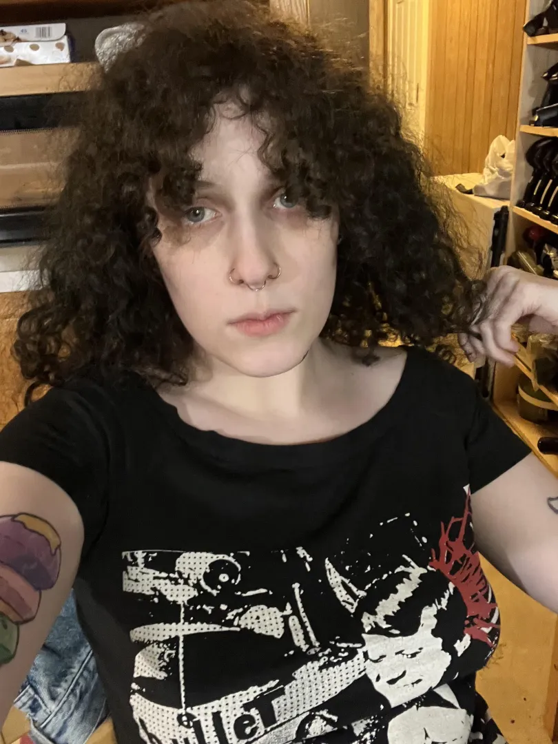 Your TS punk goddess needs your  for weed. Time for a relapse loser, you know that money looks better in my account anyway. posted by mushroomtiddies