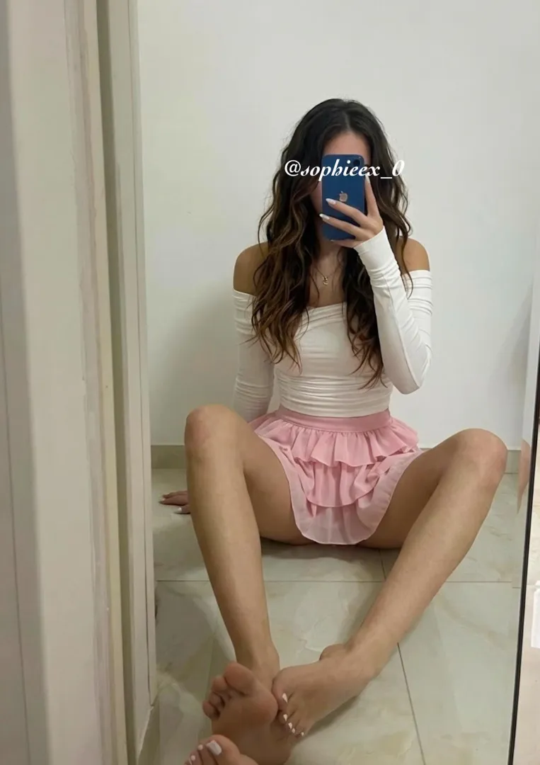 You’re already stroking to my legs and feet posted by Classic_Crab_5055