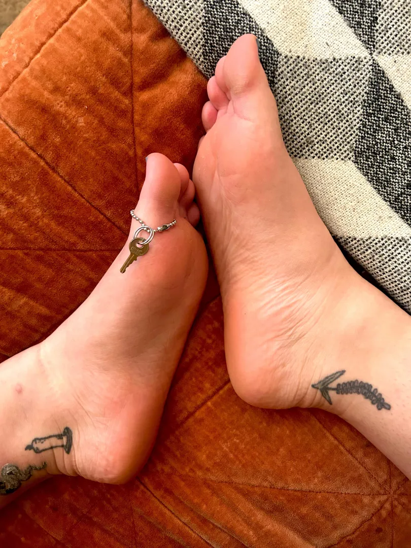 You’re key, exactly where it belongs  [feet] posted by Lolalalalalalola_