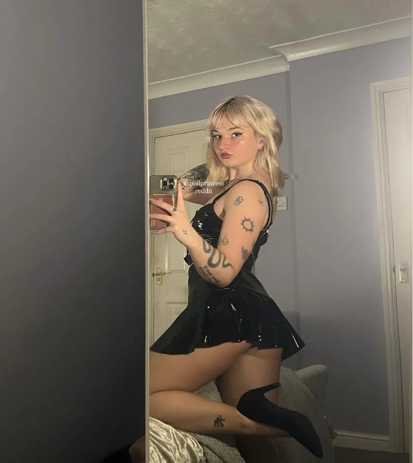 you’re so broken that stroking without sending doesn’t turn you on anymore, you need a hot pretty girl in charge of you and taking control of your wallet… posted by xspoilprincess