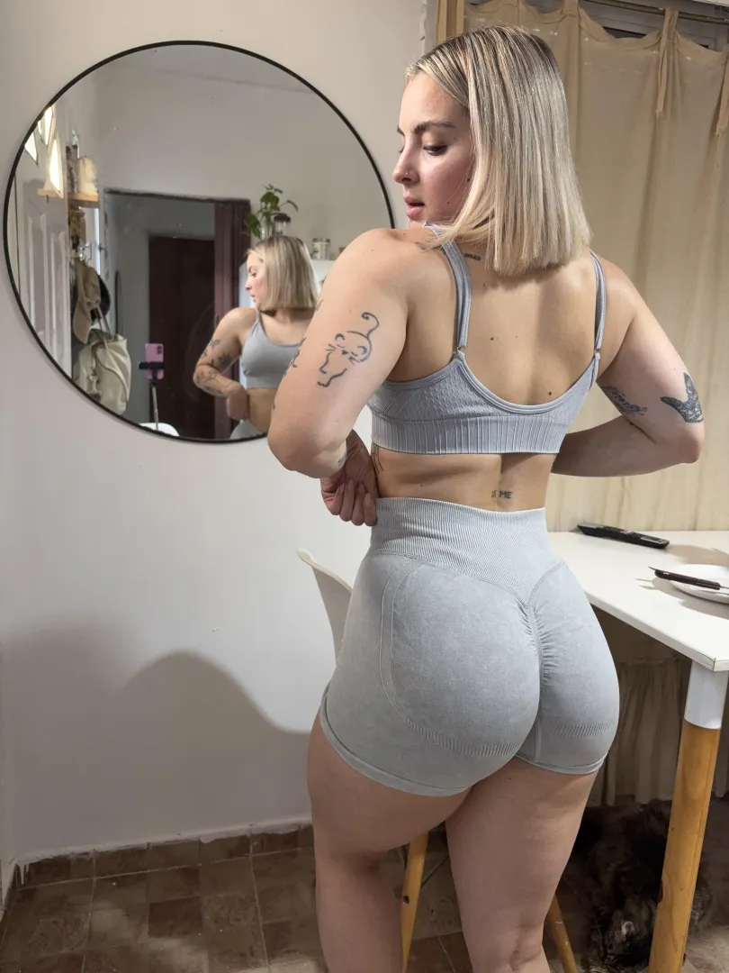 You're so pathetic that you pay my gym membership posted by fitgirl2025