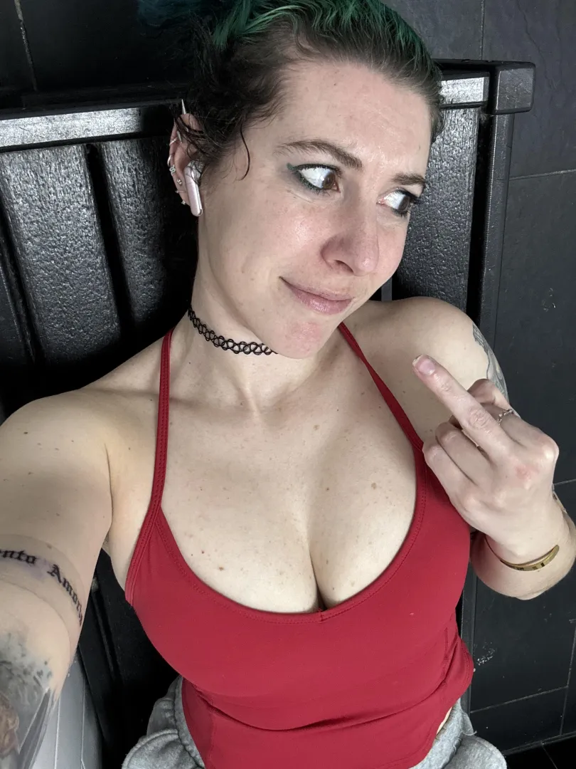 You're so weak posted by sirenskiss3