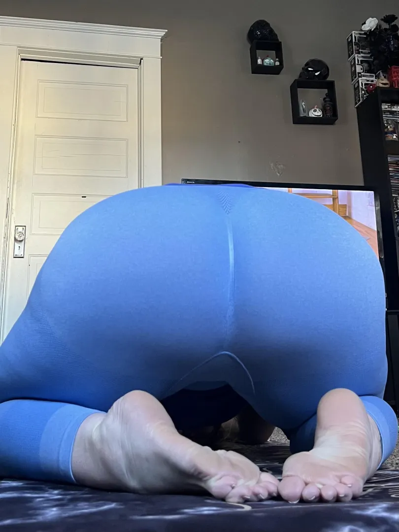 Yummy stretches posted by QUEENBAVM0RDA