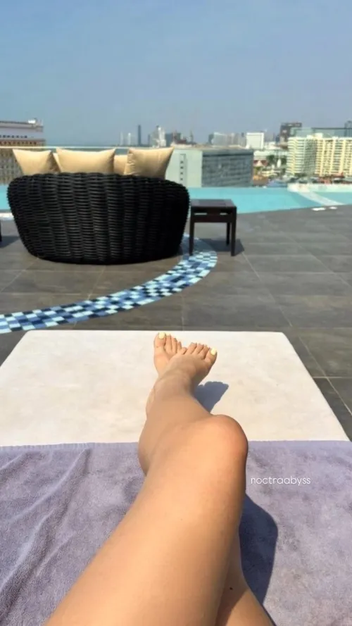 Zoom in  by NoctraAbyss