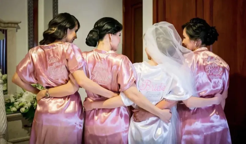 Zulema Aracely Lindoro Navidad (wife of Ivan Archivaldo Guzman) with her sisters by ffbrgzs