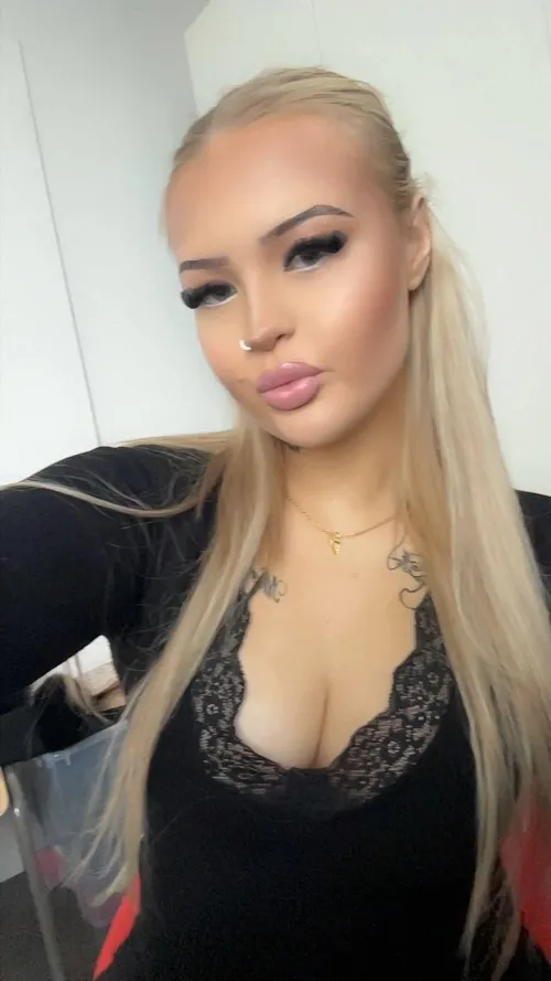 Är snäll o ger naket för en pil by opheliasnew