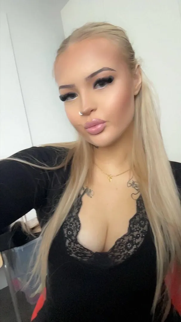 Är snäll o ger naket för en pil posted by opheliasnew