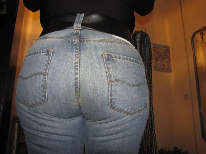 Énorme jeans bien rempli by No_Hat_1719