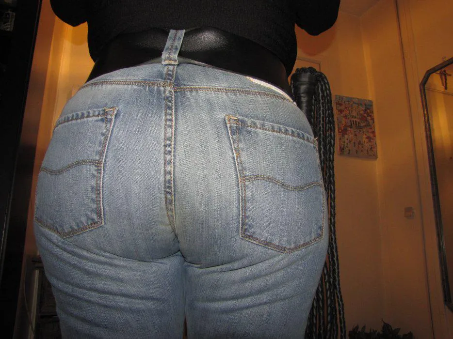 Énorme jeans bien rempli posted by No_Hat_1719