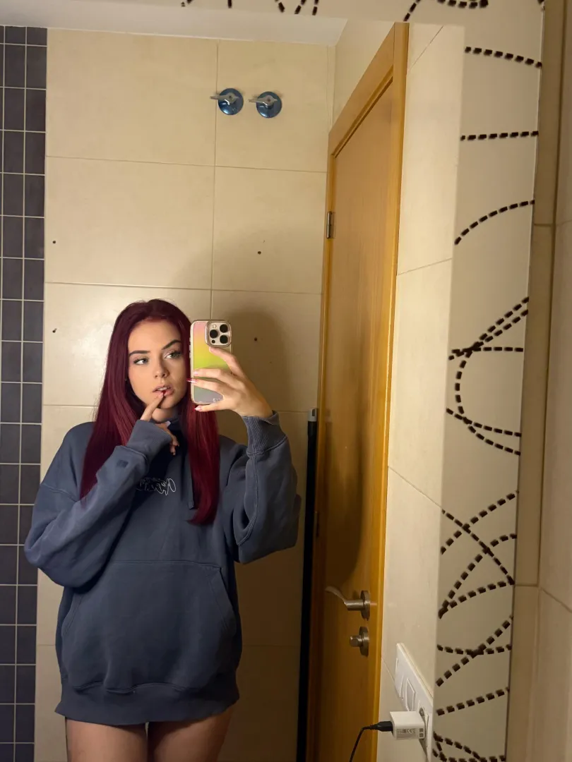 Δεν φοράω τίποτα απο κάτω...θα με μαλώσεις;  posted by danaekallas