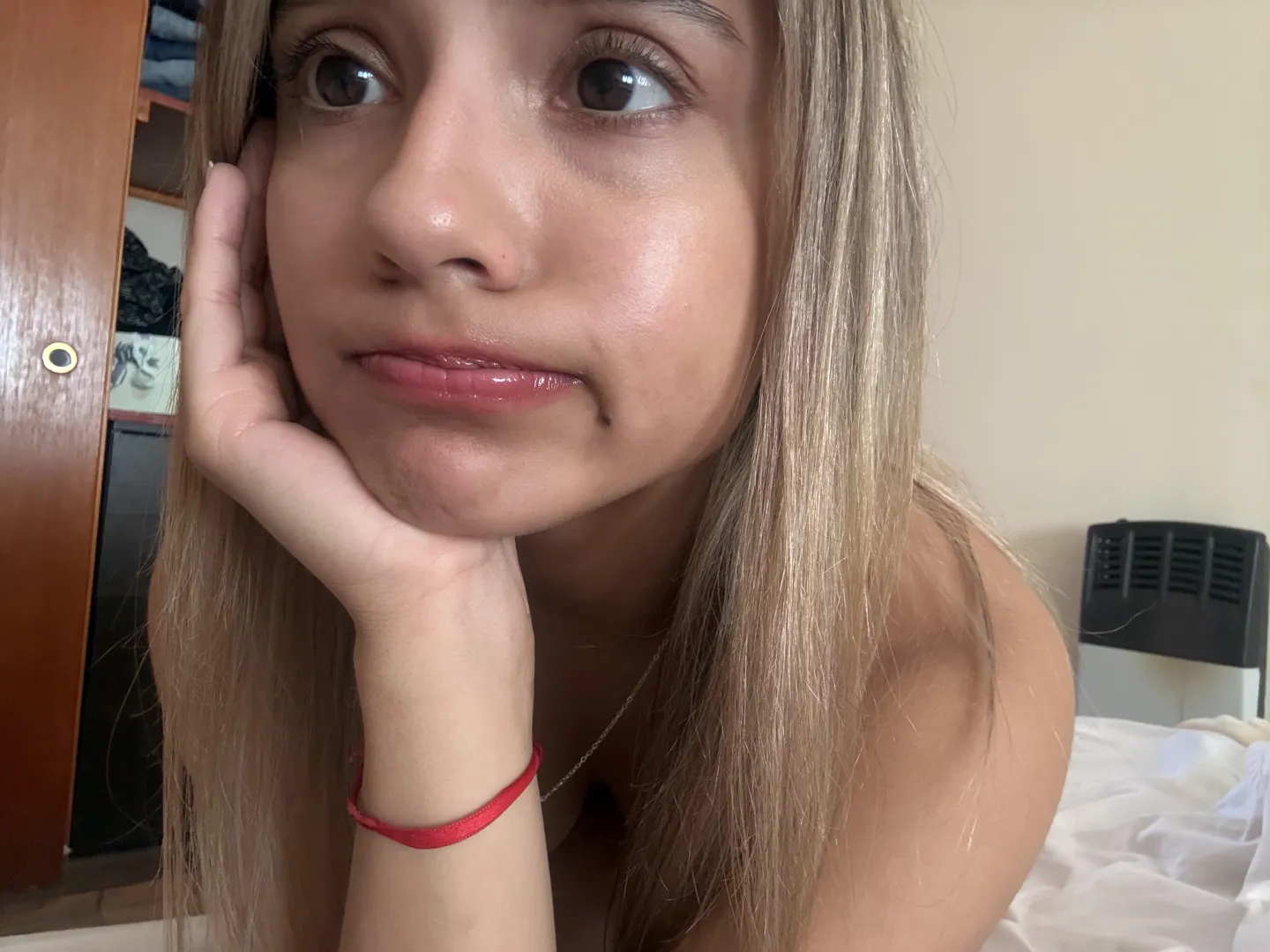 Θα έχυνες αυτό το αθώο προσωπάκι;  posted by xristinakizt