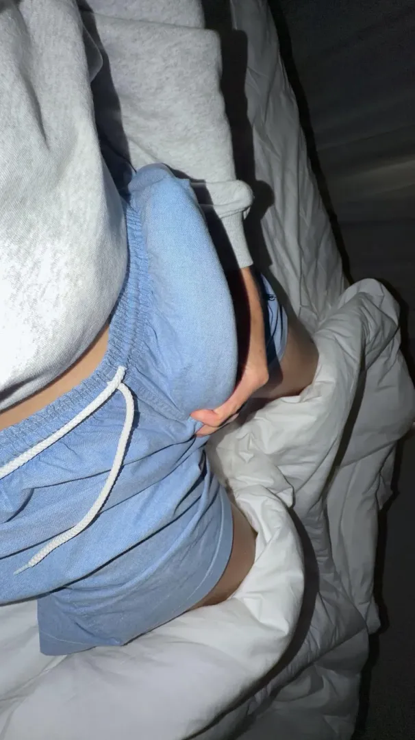 Κλεισμένη για λίγο posted by Glittering-Expert-71