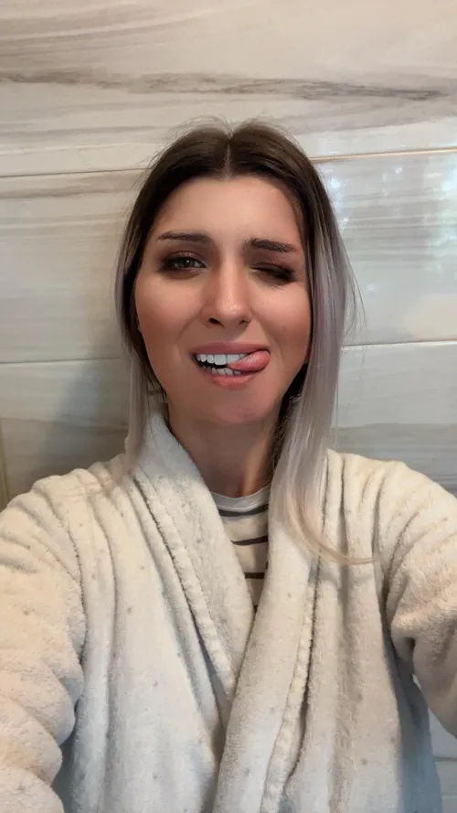 ΜΟΛΙΣ χώρισααα και άνοιξα σελιδουλα έλα να σου δείξω τι έχασε ο πρώην by Sophaki_karamelitsa