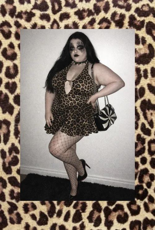 Σε όποιον αρέσουν οι bbw goth σαν εμένα να με ακολουθήσει,σε λίγες μέρες φτιάχνω OF επιτέλους ☺️❤️ by alicegreekbbw