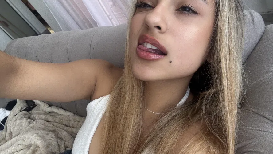 Στα μουτράκια ή στην γλωσσίτσα μου;   by xristinakizt