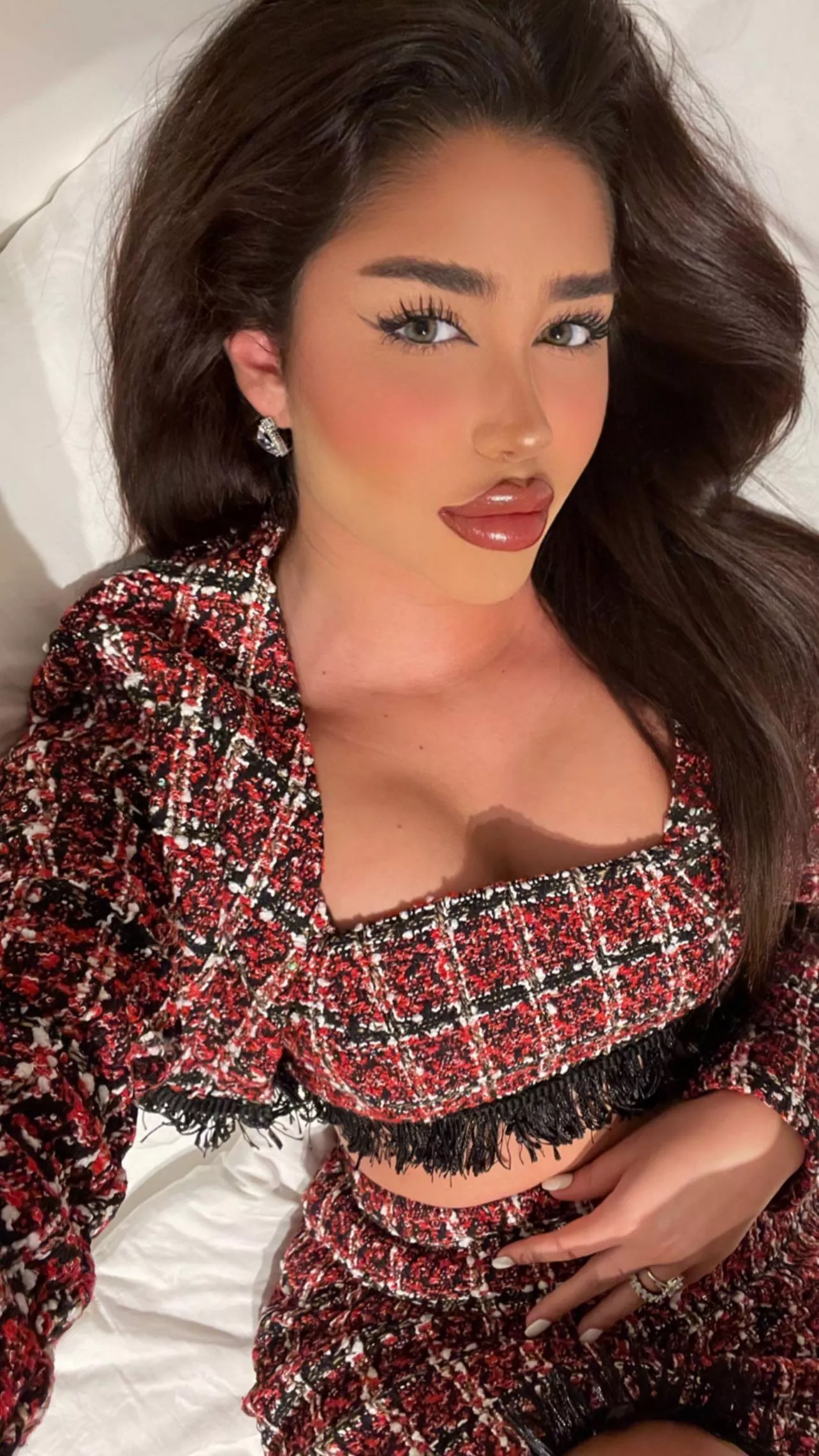 . posted by Hoejabi-Hunter69