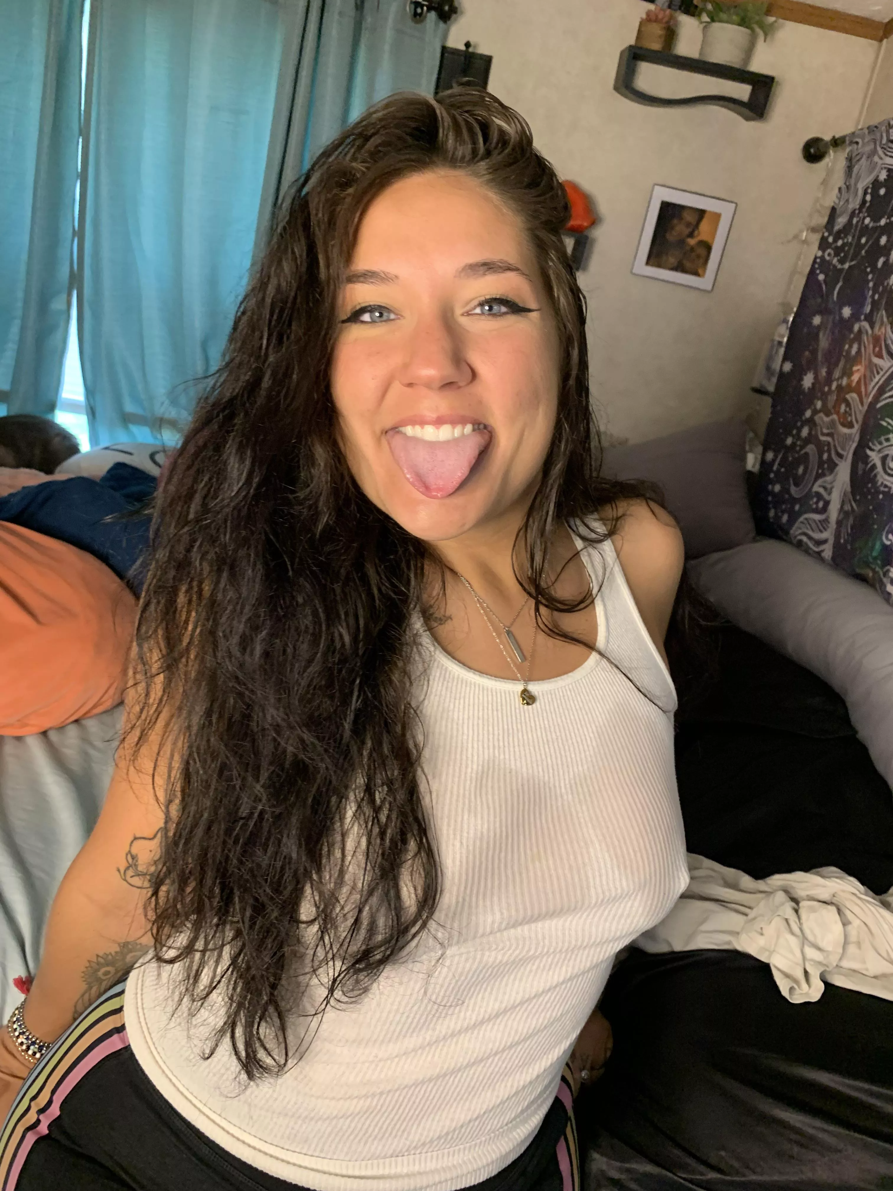 😉😘😘💋😈👅 posted by Goldstarhoney