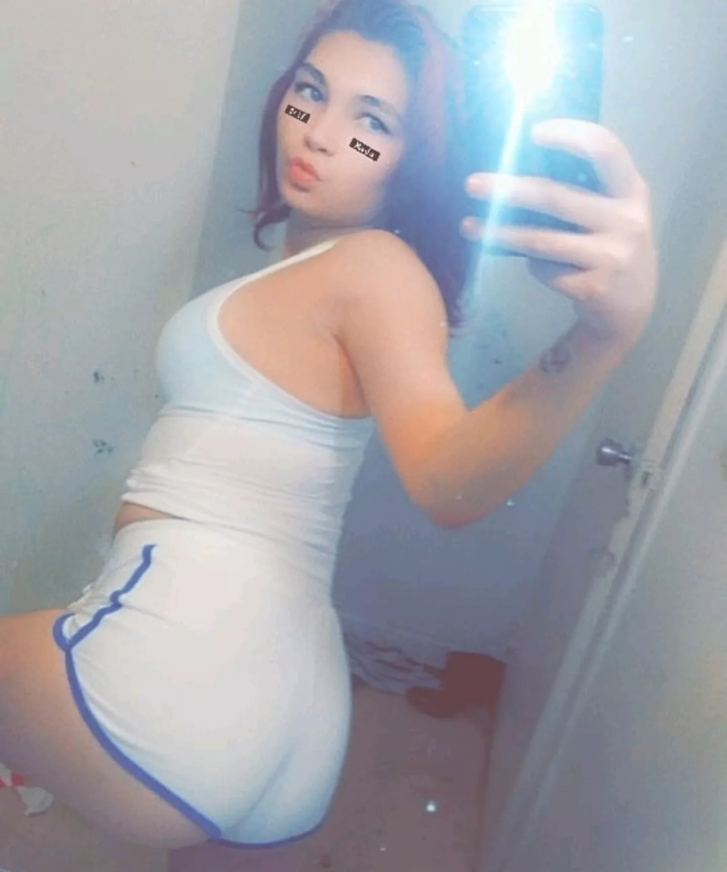 🥵 posted by throwaway2893476