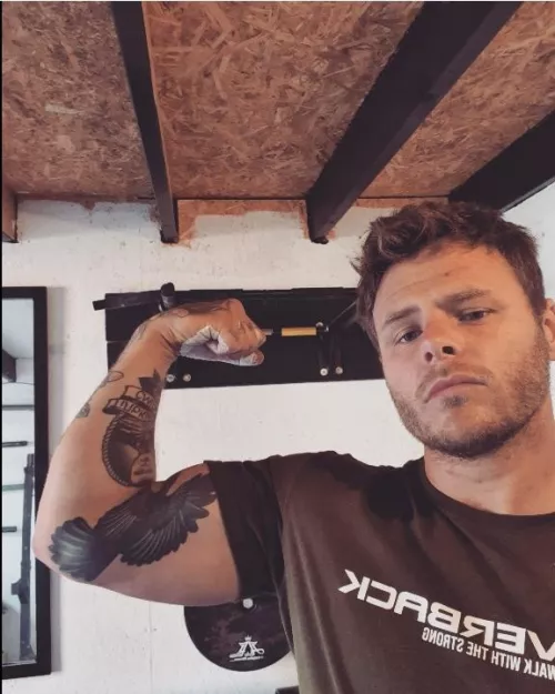 💪 by falconfortress