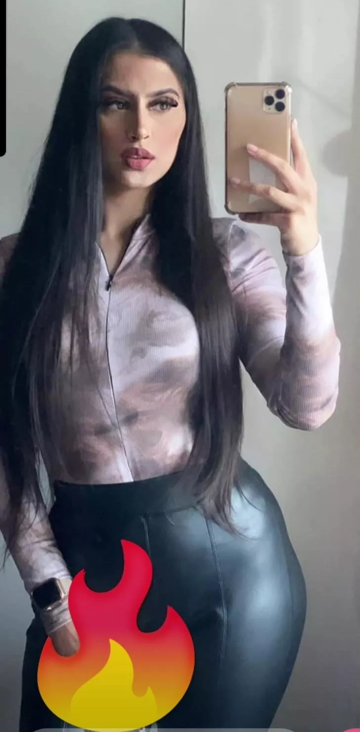 😍 posted by browngirllover282