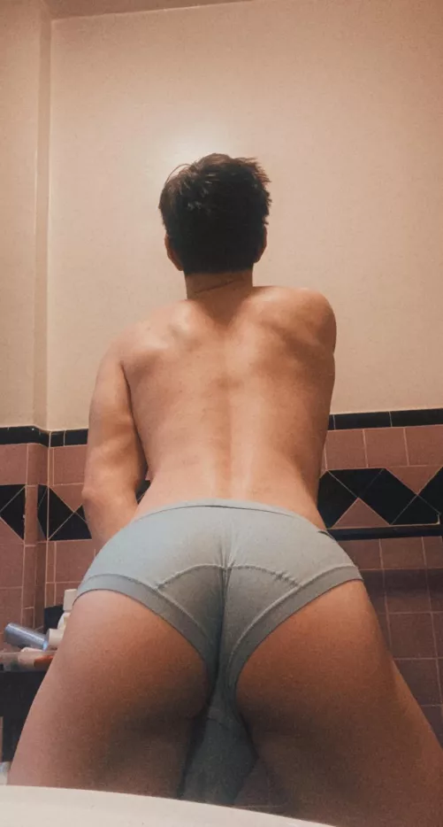 🍑🍑💪🍑🍑 by jameszim17