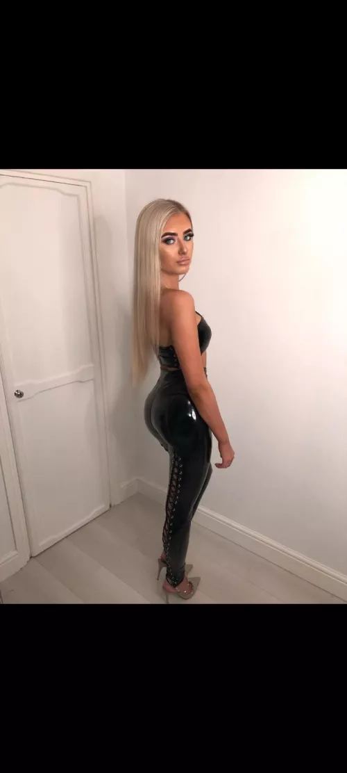 😍 by PossibilitySingle114