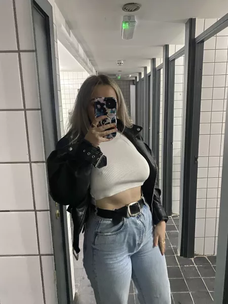 🥵🥵 by Bibibubble24