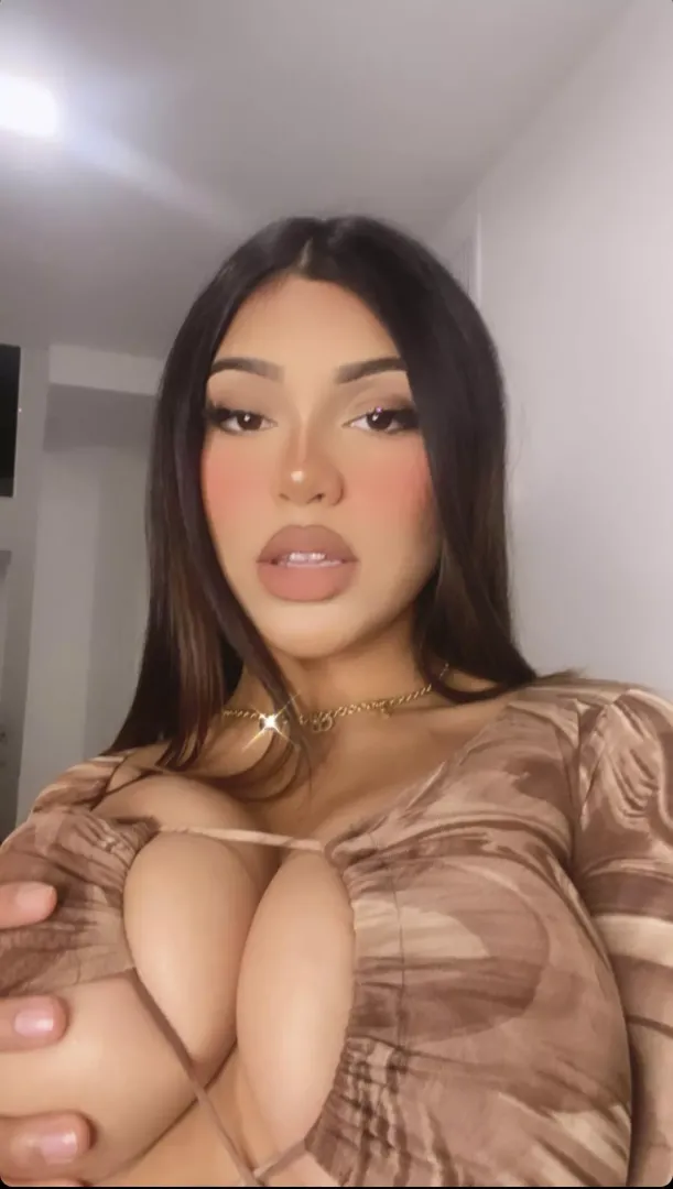 🤤 posted by giih_11