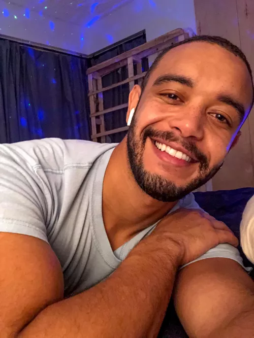 😁 by clarkthegiraffe