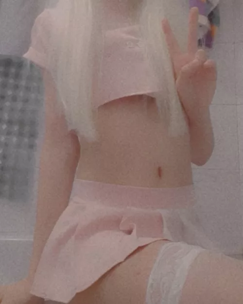 👩🏼‍⚕️✌ by Cholru