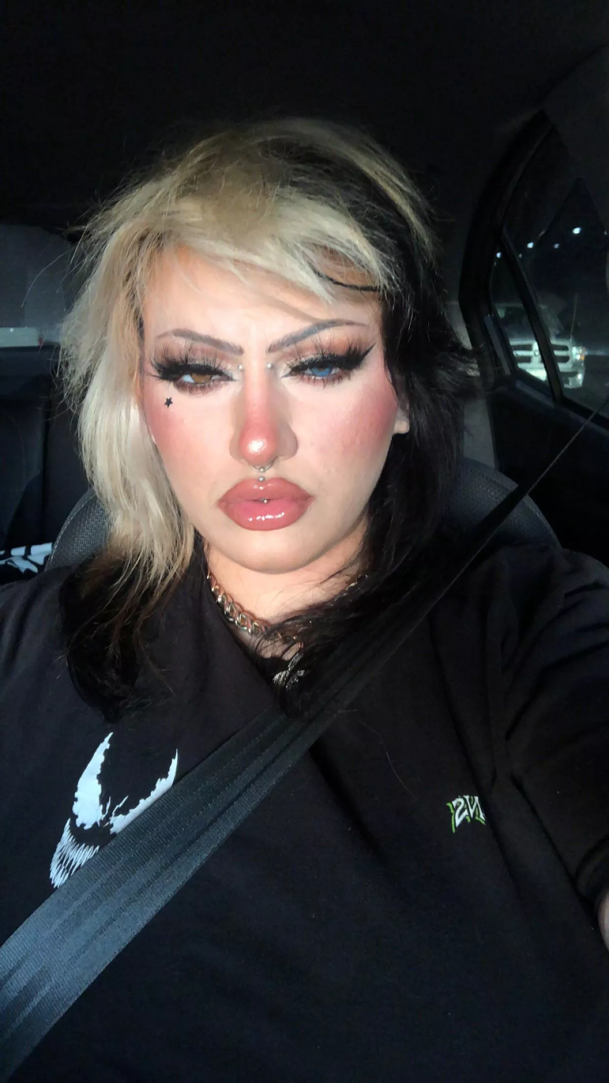 💋💋💋 posted by coffeecoughdrops