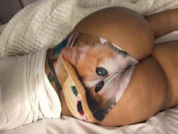 👁 👁 by luxebooty