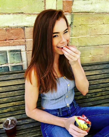 😄🍓 by IlyaHawkin