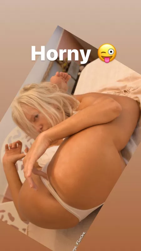 😜😜 by Flockeyoga