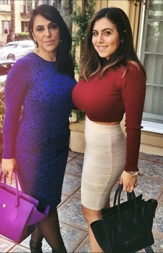 🥵🥵 posted by YourThiccSlut