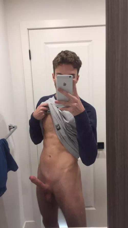 🤭🍌 by Brrreddit01