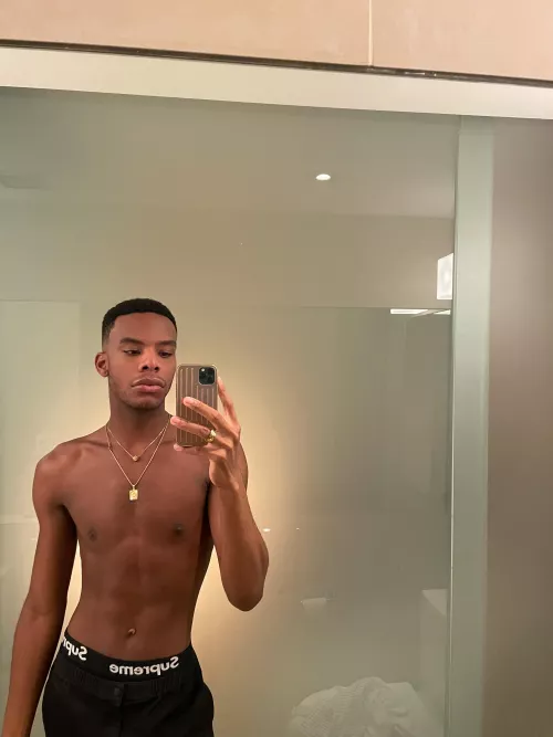 🤷🏾‍♂️ by charlie_antonio