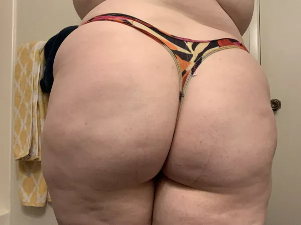 🍑😍 by redbullbaby